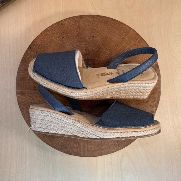 *NWOB Avarcas 101 |  Classic Style Vegan Pineapple Navy Avarca Sandals Size 37/7 - Picture 5 of 14